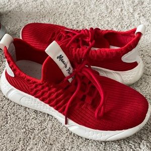 Lightweight Red sneakers! 🔥 size 7
